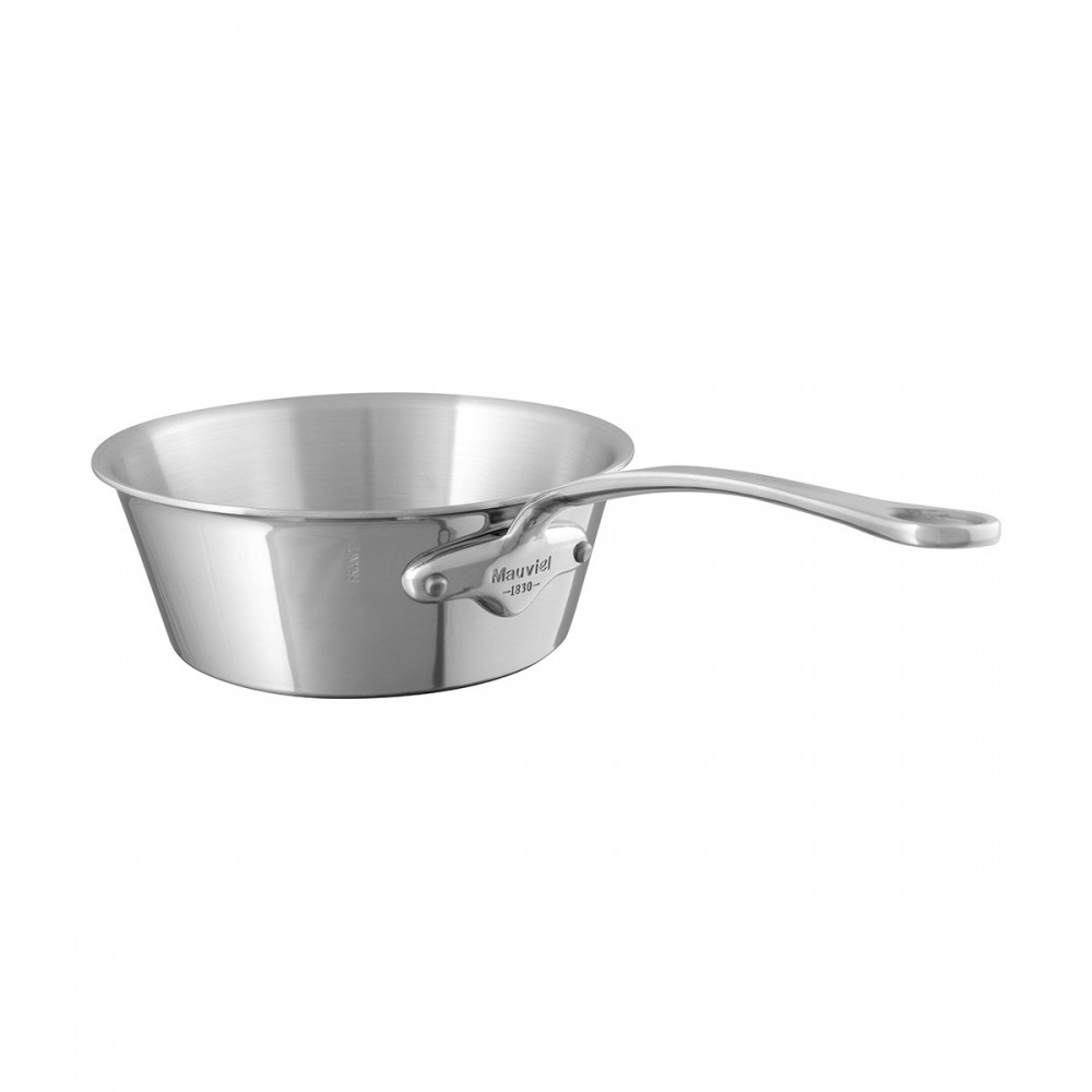 Silberne Kasserolle aus Edelstahl von Mauviel mit stabilem Griff, ideal zum Kochen und Zubereiten von Saucen