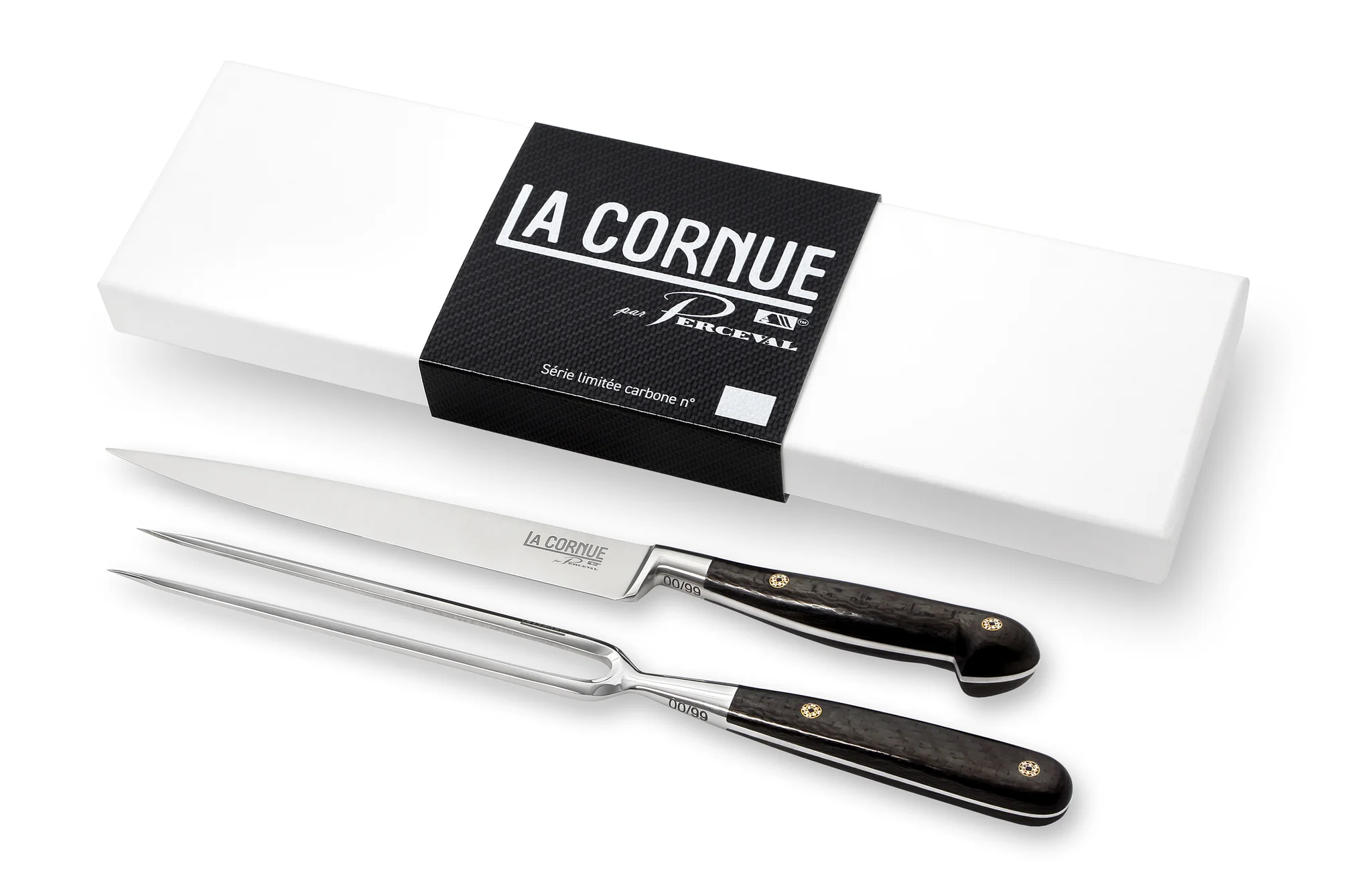 Limitierte La Cornue Geschenkbox mit Messer und Fleischgabel aus Carbonstahl von Perceval, edle Küchenutensilien mit dunklem Griff
