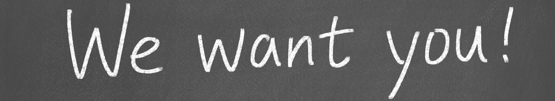 Weiße Kreideschrift 'We want you!' auf grauer Tafel als Einladung oder Aufforderung