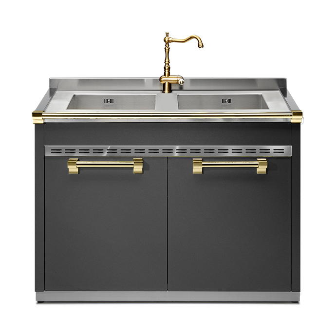 Elegantes Spülbecken mit zwei Becken, goldener Armatur und goldenen Griffen, ideal für zeitgemäße Kücheneinrichtungen