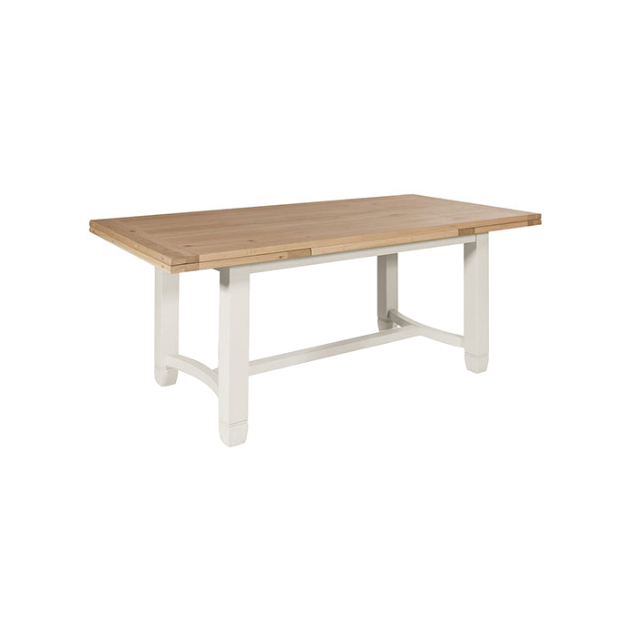 Rechteckiger Esstisch mit heller Massivholzplatte und weiß lackiertem Holzgestell, passend für Esszimmer im Landhausstil