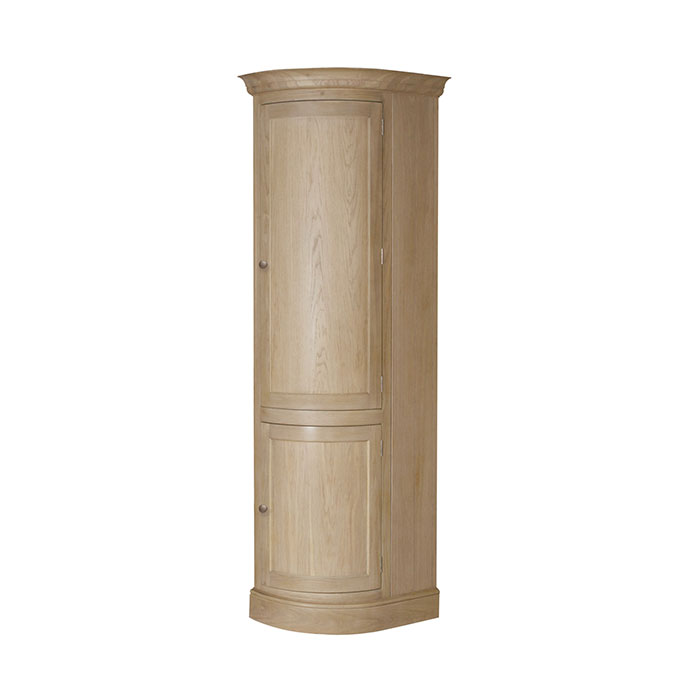Eckschrank aus hellem Massivholz mit zwei Türen, ideal für kleine Räume und stilvolle Aufbewahrung