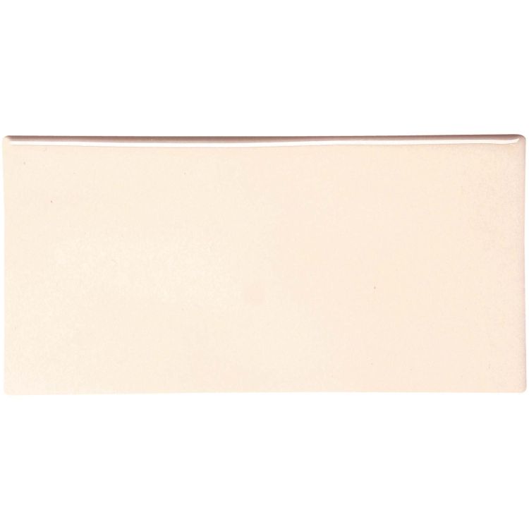 Beige rechteckige Keramikfliese mit glänzender Oberfläche