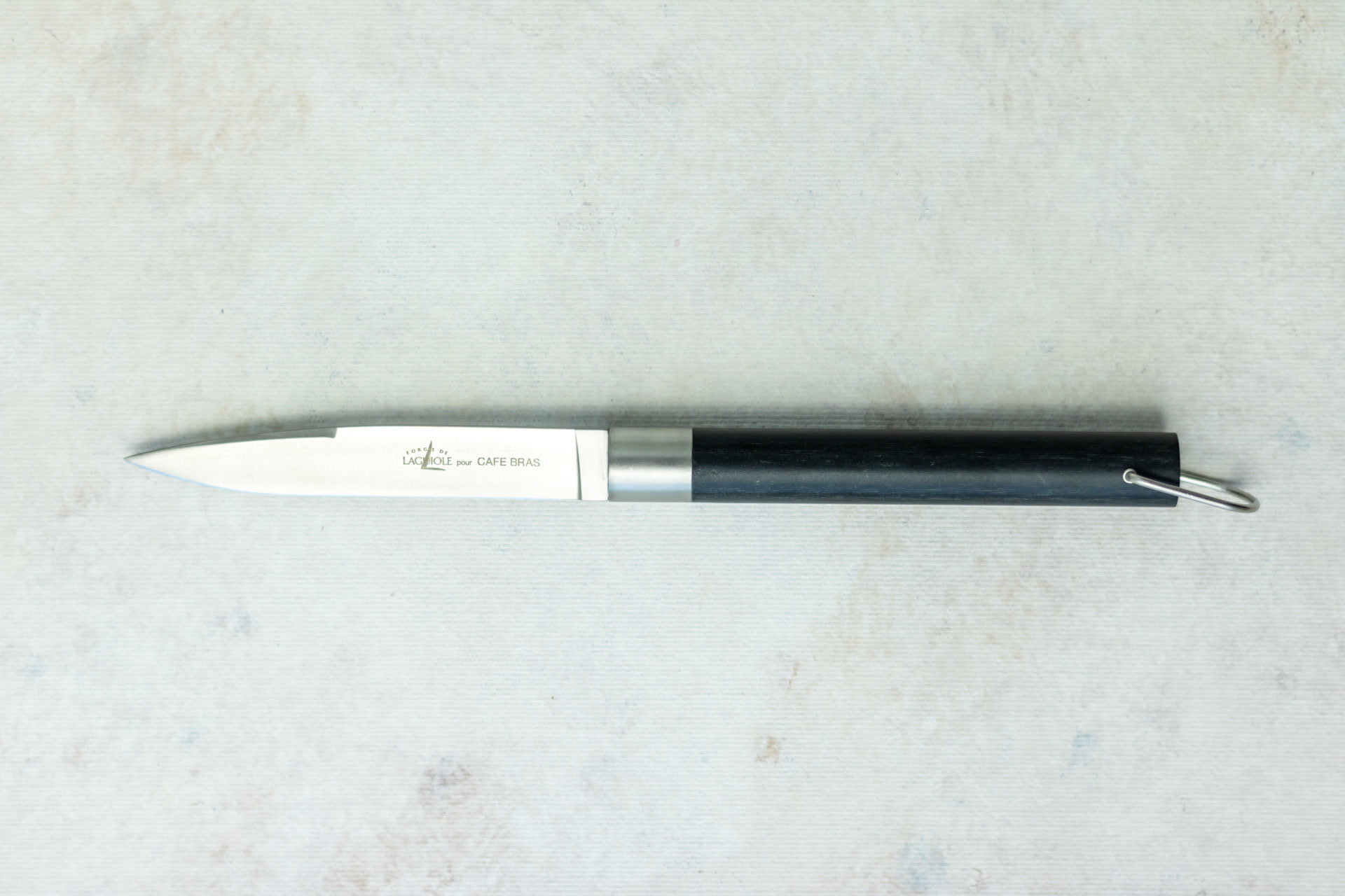 Schlankes Gemüsemesser von Laguiole mit schwarzem Griff, silberner Edelstahlklinge und Aufhängeschlaufe