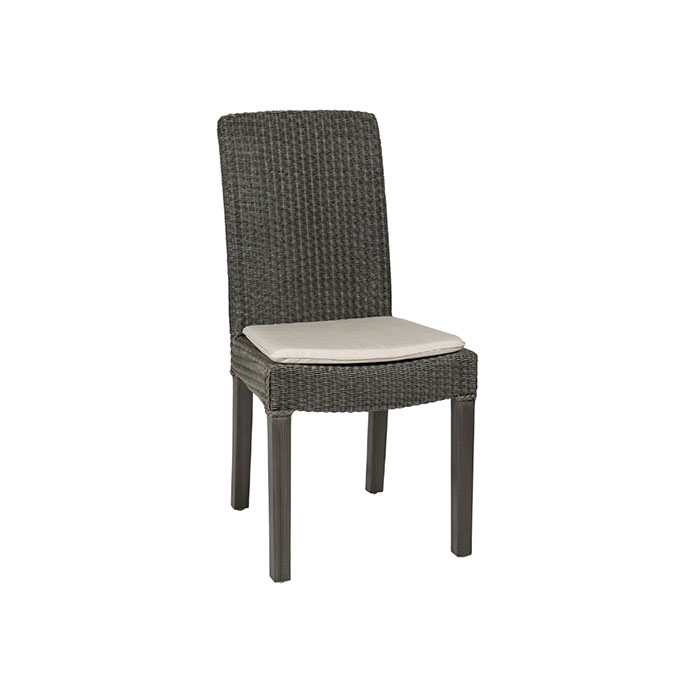 Moderner Gartenstuhl aus grauem Polyrattan mit hoher Rückenlehne und beigem Sitzkissen, ideal für Balkon oder Terrasse
