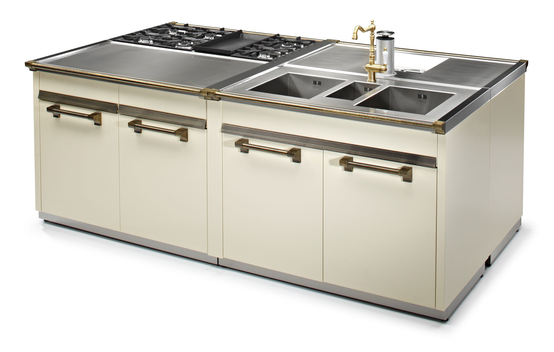 Moderne Kücheninsel mit integriertem Gaskochfeld, zwei Spülbecken, Edelstahloberfläche und goldfarbener Armatur, Fronten in Cremeweiß