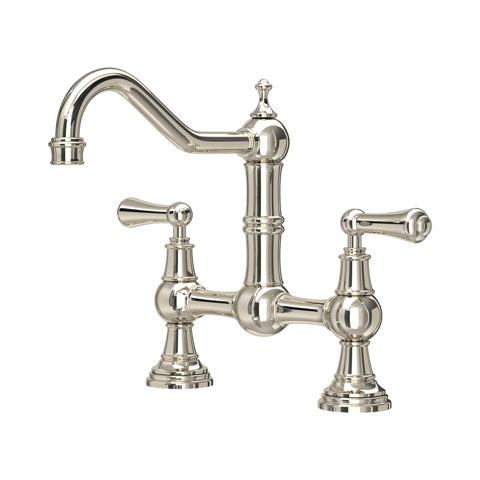 Elegante Zweigriff-Brückenarmatur für die Küche im klassischen Retro-Design, polierte Metalloberfläche, hoher Auslauf für komfortables Arbeiten am Spülbecken