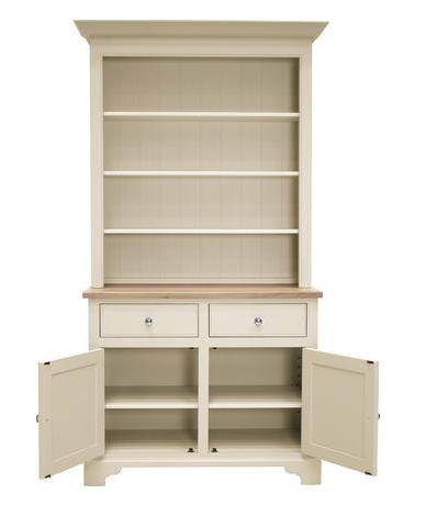 Buffet-Schrank im Landhausstil mit offenen Regalen, zwei Schubladen und zwei geöffneten Türen in Creme