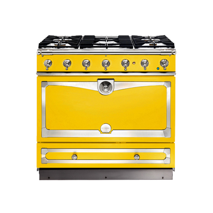 Gelber Standherd mit mehreren Gas-Kochfeldern und großem Backofen, ideal für moderne Küchen
