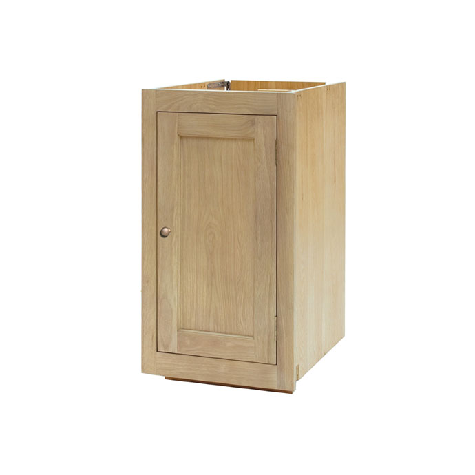 Schlichter, naturfarbener Küchenschrank aus Holz mit einzelner Tür und Griff, geeignet als Unterschrank