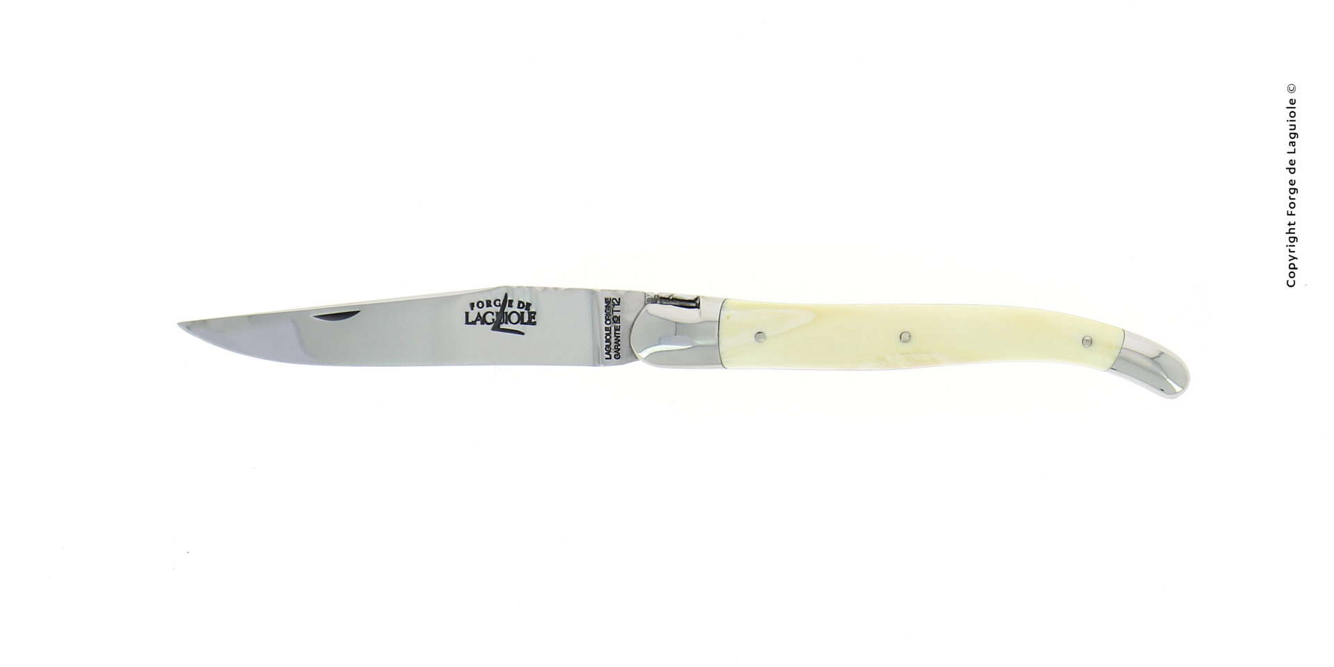 Klassisches Laguiole Taschenmesser mit polierter Edelstahlklinge und ergonomischem Griff aus hellem Horn, handgefertigt