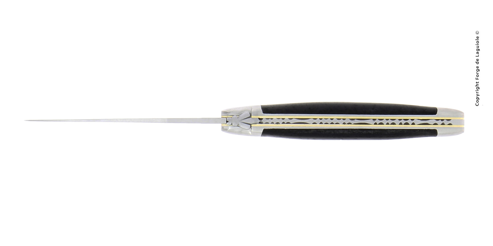 Detailansicht eines geöffneten Laguiole Taschenmessers mit schwarzem Griff und verzierten Metallbacken, fotografiert von oben