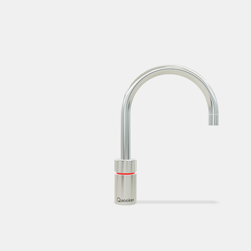 Moderner Quooker Wasserhahn aus Edelstahl mit rundem Auslauf und Drehgriff auf weißem Hintergrund