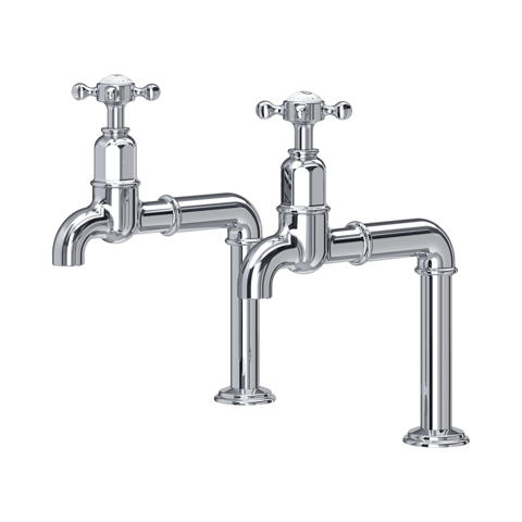 Zwei verchromte Standarmaturen mit Kreuzgriffen im Retro-Design, aus Messing, geeignet für Waschtisch oder Küchenspüle, paarweise Lieferung