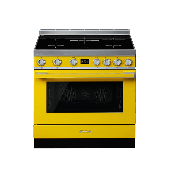 Gelber Smeg Standherd mit Induktionskochfeld und großem Backofen, modernes Küchengerät auf weißem Hintergrund