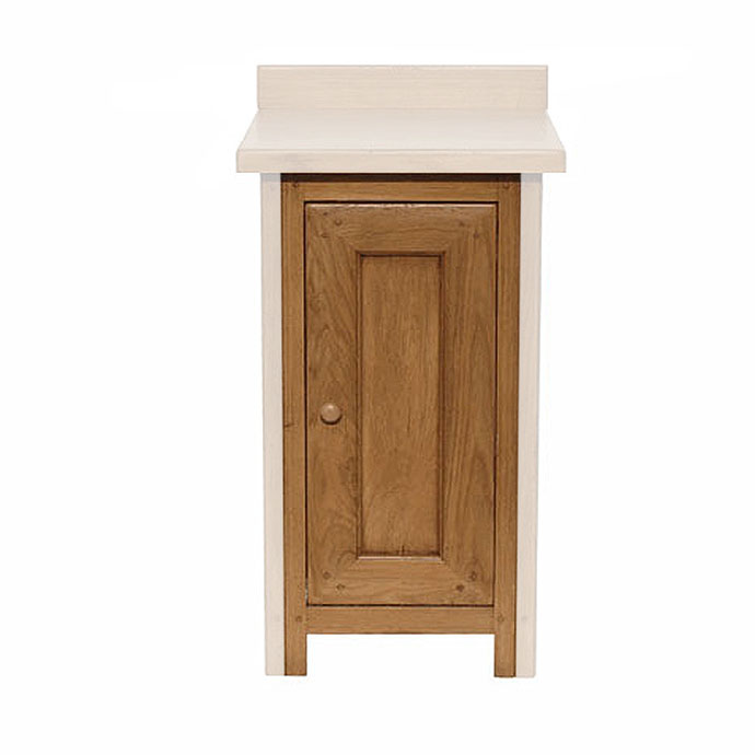Frontansicht eines kleinen Schranks aus Holz mit einer Tür, geeignet als Beistellschrank oder Nachttisch