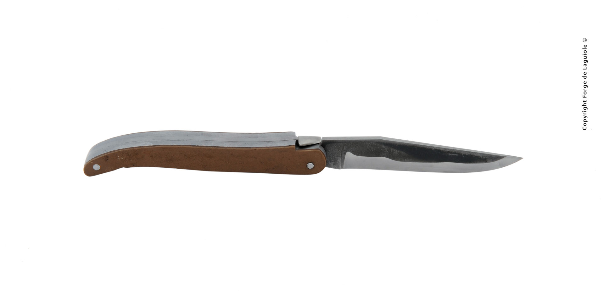Laguiole Taschenmesser mit klappbarer Edelstahlklinge und Holzgriff, seitliche Ansicht auf weißem Hintergrund