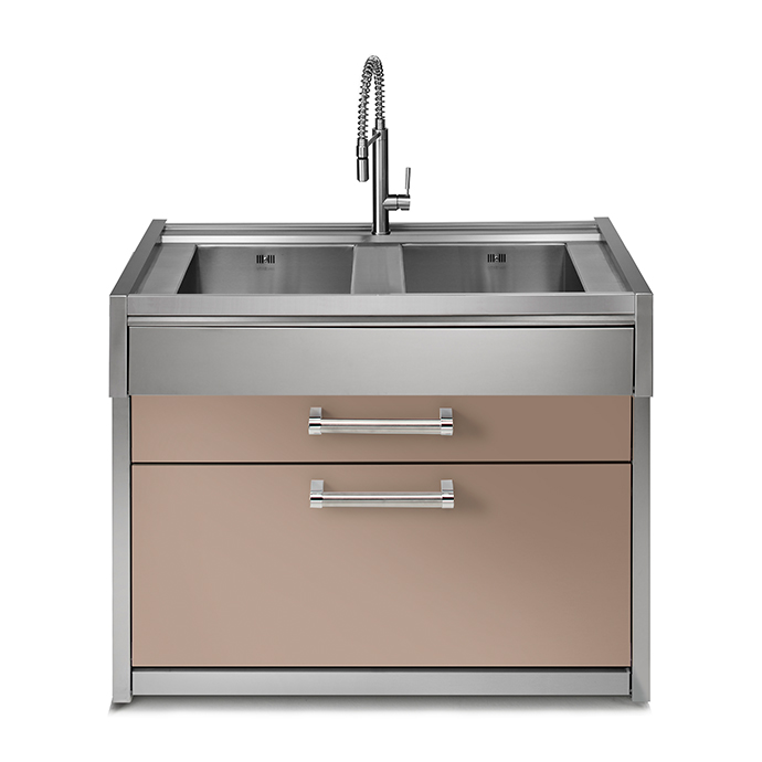 Küchenspüle aus Edelstahl mit zwei Becken, flexiblem Wasserhahn und Unterschrank in Beige, Frontansicht