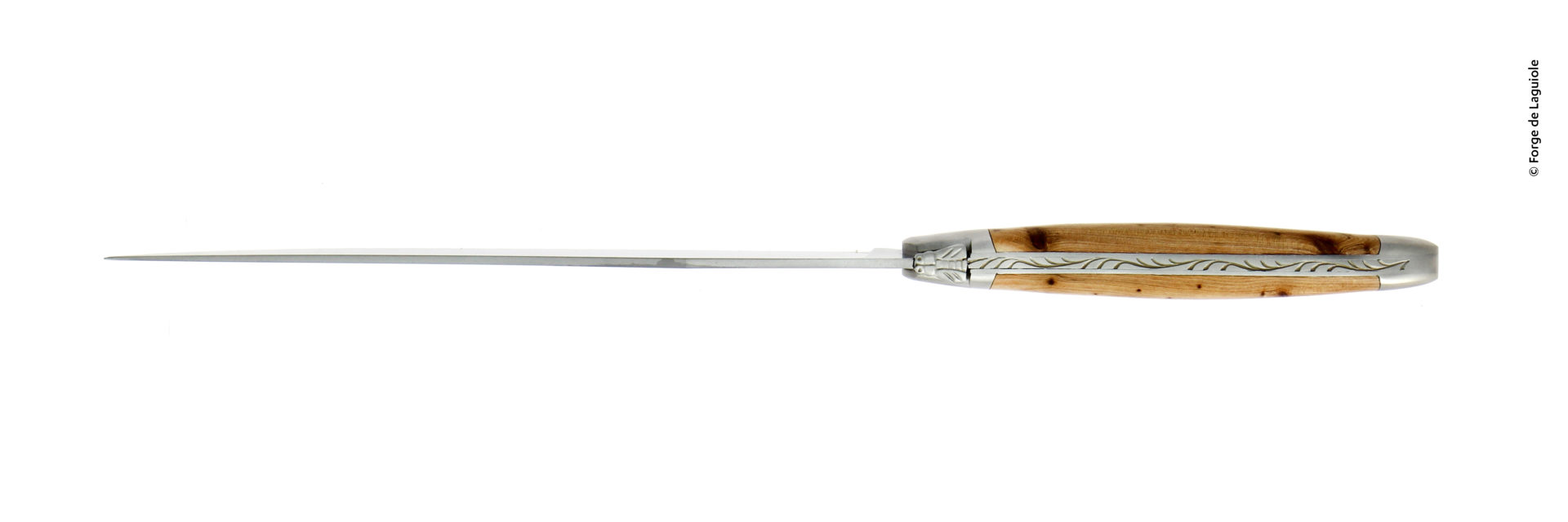 Eleganter handgefertigter Brieföffner von Forge de Laguiole, mit verziertem Holzgriff und schlanker Edelstahlklinge, seitlich fotografiert
