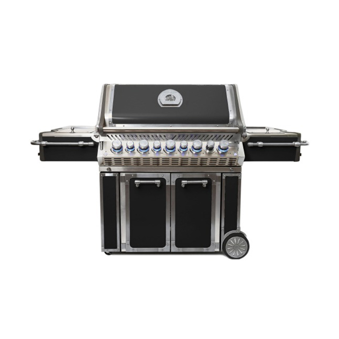 Moderner Gasgrill aus Edelstahl mit sechs Bedienelementen und großzügigen Ablageflächen, ideal für Grillabende im Freien