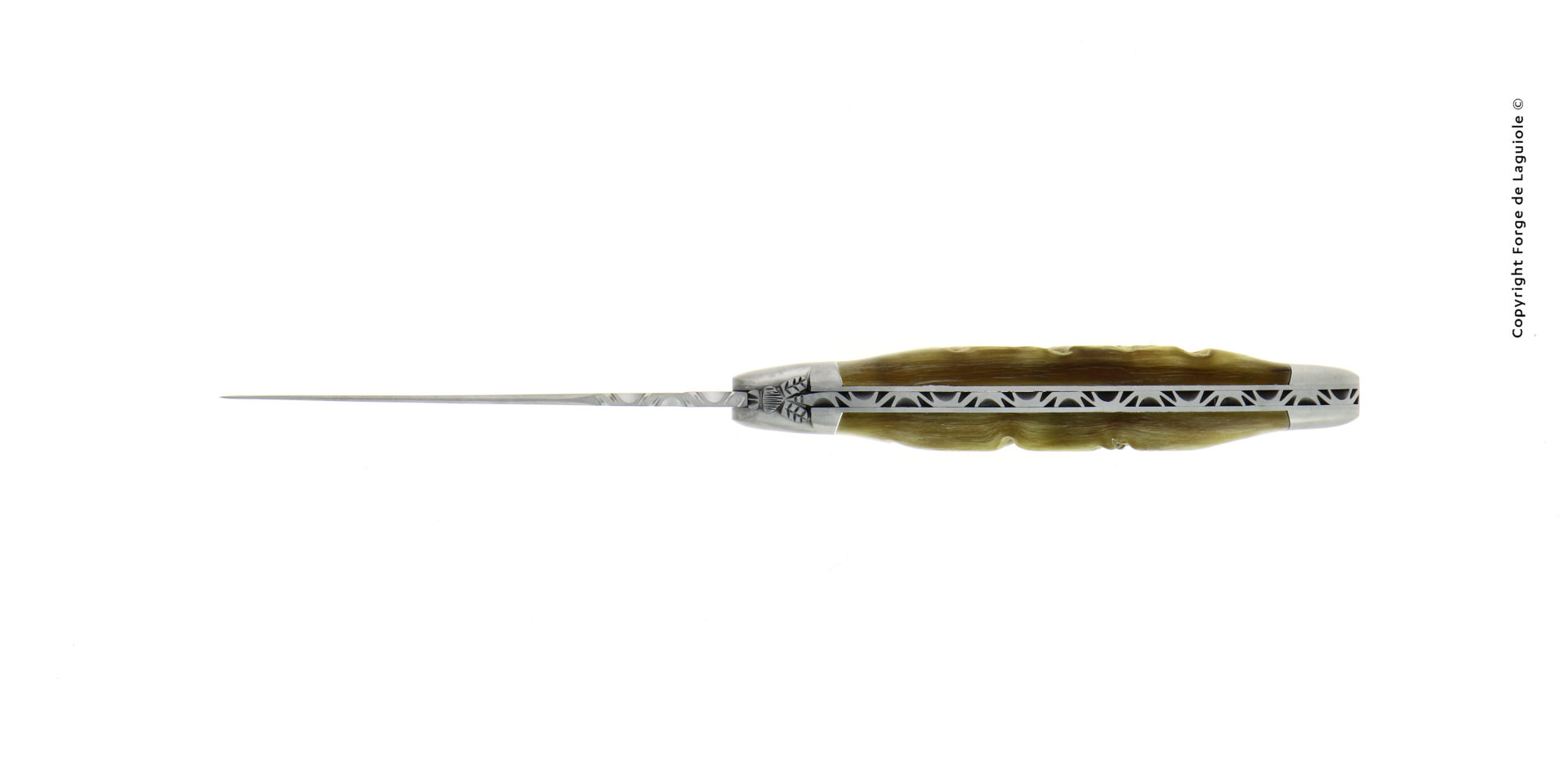 Draufsicht auf ein handgefertigtes Laguiole Taschenmesser mit kunstvoll verziertem Griff aus Horn