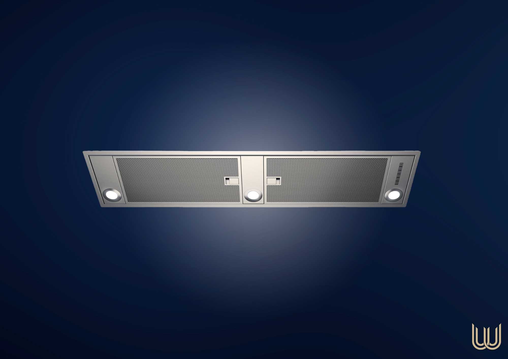 Dunstabzugshaube zur Deckenmontage aus Edelstahl mit zwei Filtern und integrierter LED-Beleuchtung, vor blauem Hintergrund
