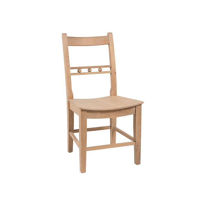 Massivholzstuhl mit ergonomischer Sitzfläche und drei runden Zierelementen in der Rückenlehne, naturfarben