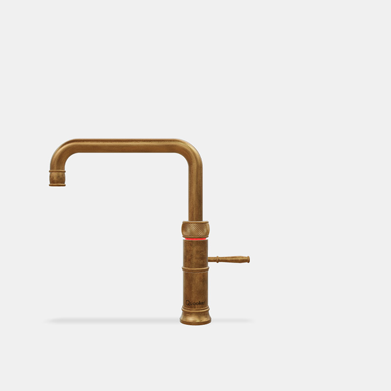 Patinierter Quooker Wasserhahn mit gebogenem Auslauf und seitlichem Griff, freigestellt auf weißem Hintergrund