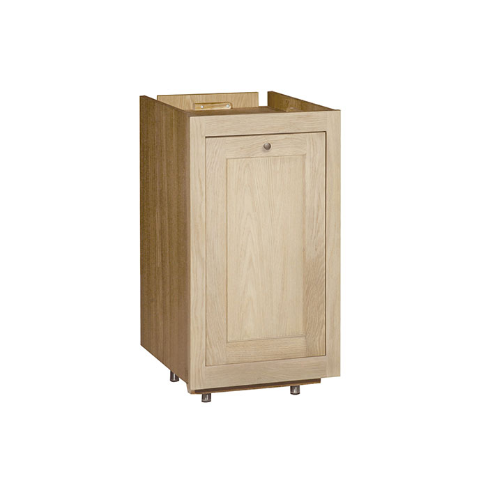 Abgebildet ist ein einzelner Küchenunterschrank aus hellem Holz mit einer Tür und Metallknopf, ohne Arbeitsplatte, auf weißen Hintergrund