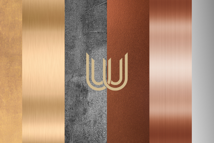 Abbildung zeigt verschiedene nebeneinander angeordnete Oberflächen in Gold, gebürstetem Messing, Beton, rostigem Metall, Kupfer und Silber mit stilisiertem Logo in der Mitte