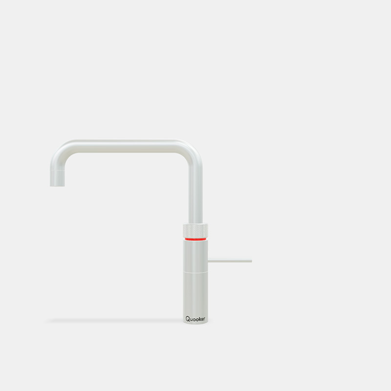 Moderner weißer Quooker Wasserhahn mit eckigem Auslauf und seitlichem Bedienhebel