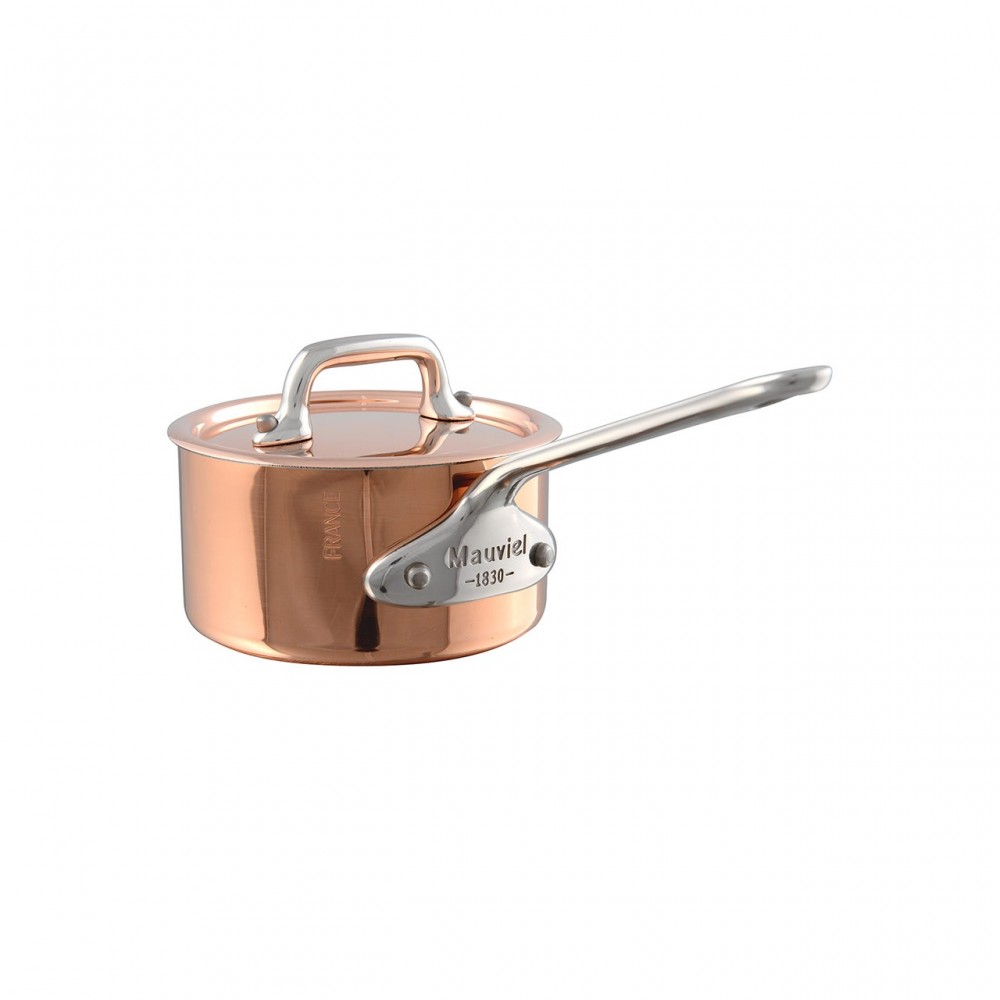 Hochwertige Kupfer Stilkasserolle mit Deckel und Edelstahlgriff der Marke Mauviel, ideal für anspruchsvolles Kochen