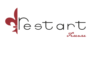 Logo von Restart Firenze mit Schriftzug und stilisierter roter Lilie auf der linken Seite