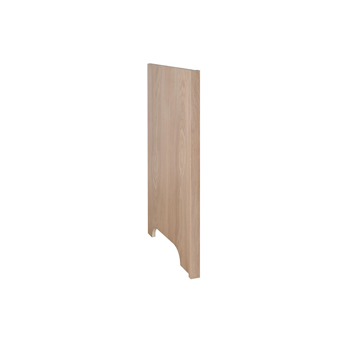 Helle Holz-Seitenwand mit natürlicher Maserung und ausgeschnittener Sockelform, geeignet für Möbel oder Küchen