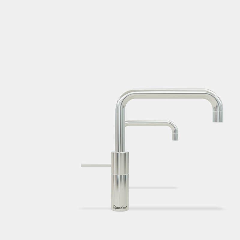 Moderner Wasserhahn aus Edelstahl von Quooker mit zwei Ausläufen vor weißem Hintergrund