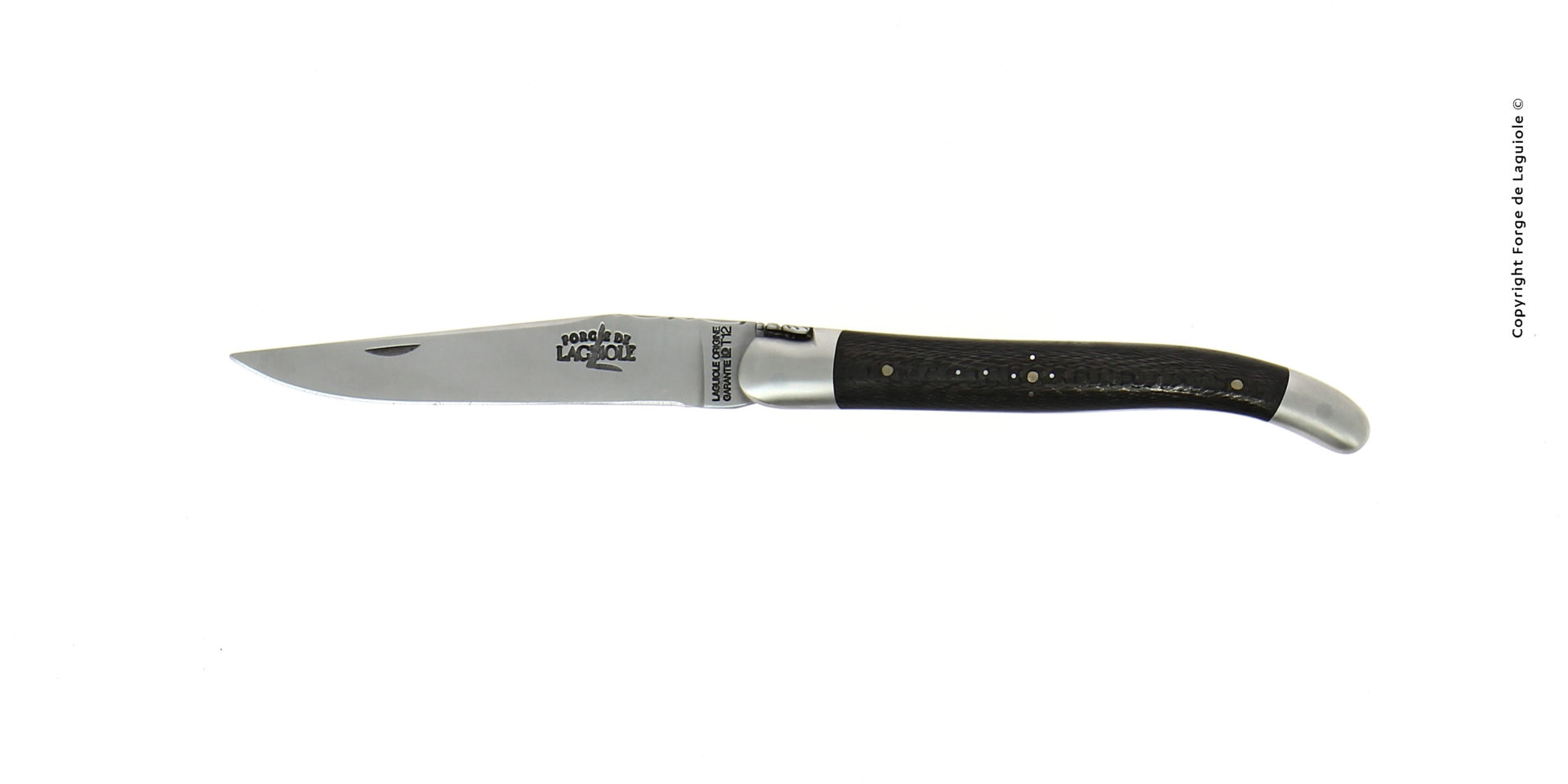 Hochwertiges Laguiole Taschenmesser mit dunklem Ebenholzgriff und Edelstahlklinge, seitlich auf weißem Hintergrund abgebildet