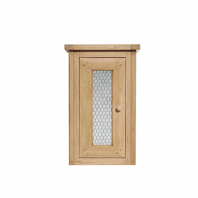 Kleine Wandvitrine aus hellem Holz mit einer Glastür und sechseckigem Drahtgitter, im Landhausstil gestaltet