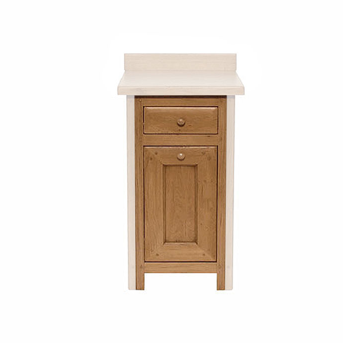 Schmaler Holzschrank mit einer Schublade und einer Tür im Landhausstil, ideal als Küchenschrank