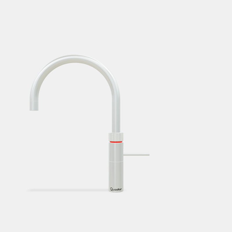 Weißer Quooker Wasserhahn mit rundem Auslauf und moderner Optik auf weißem Hintergrund