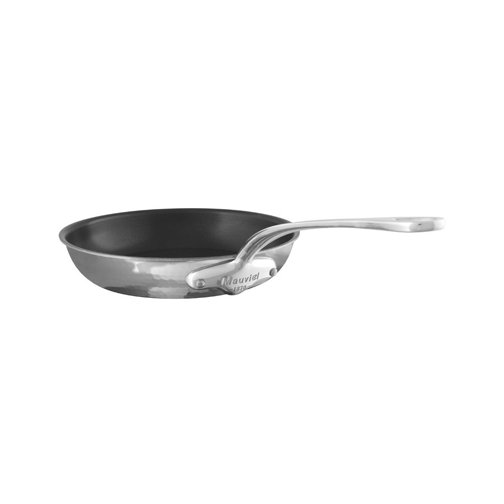 Hochwertige Edelstahlpfanne mit Antihaftbeschichtung und langem, gebogenem Griff, ideal zum Braten