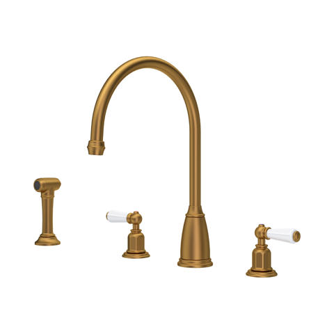 Klassische 4-Loch Küchenarmatur in Messing mit hohem Auslauf, zwei Porzellanhebeln und seitlicher Handbrause; hochwertige Retro-Armatur für Spülbecken, langlebige Metallkonstruktion, ideal für Landhausküchen
