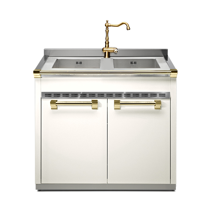 Moderne Küchenspüle mit zwei Becken, goldfarbenen Griffen und Armatur auf weißem Unterschrank