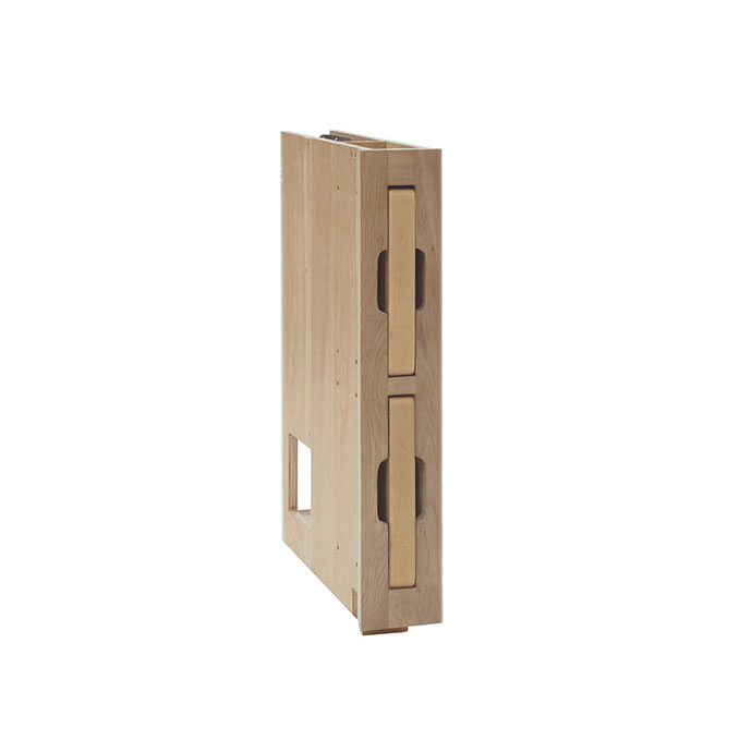 Zusammengeklappter Holztisch aus hellem Holz mit zwei integrierten Griffen, ideal für kleine Räume oder flexible Nutzung