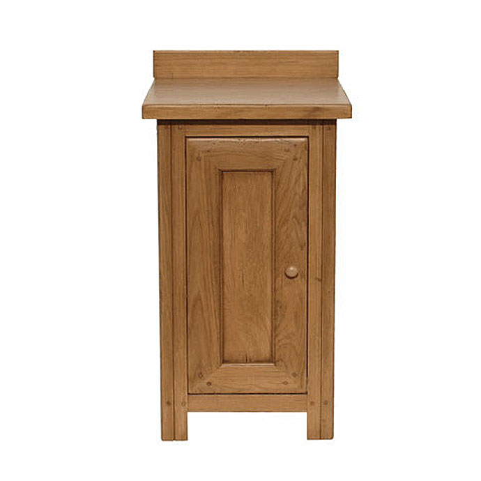 Ein schmaler Schrank aus massivem Eichenholz mit einer Tür und rustikalem Design, geeignet als Beistellschrank oder Flurmöbel