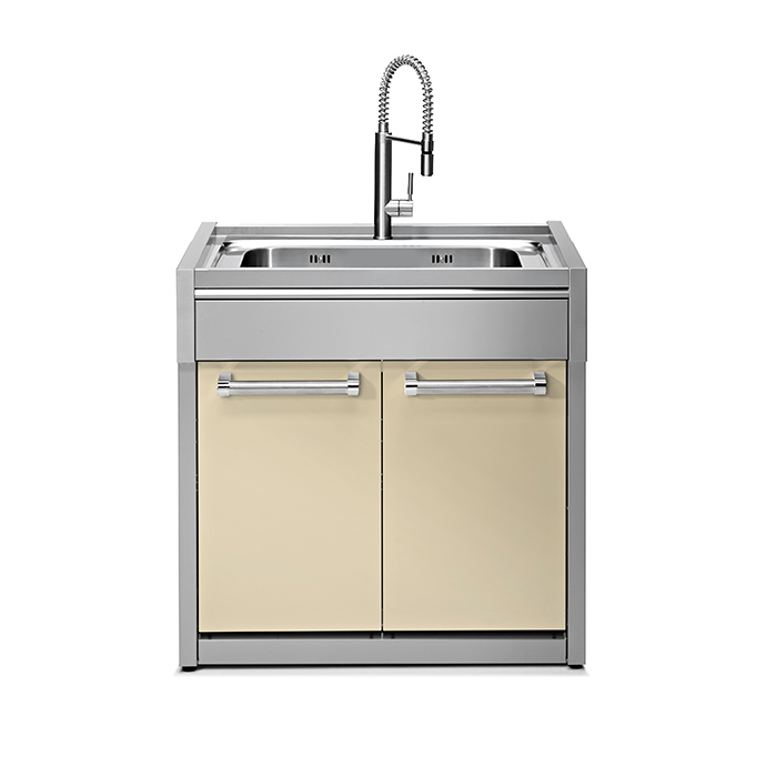 Freistehende Spülküche aus Edelstahl mit zwei cremefarbenen Fronten und flexiblem Wasserhahn, ideal für kleine Küchen oder Büros.