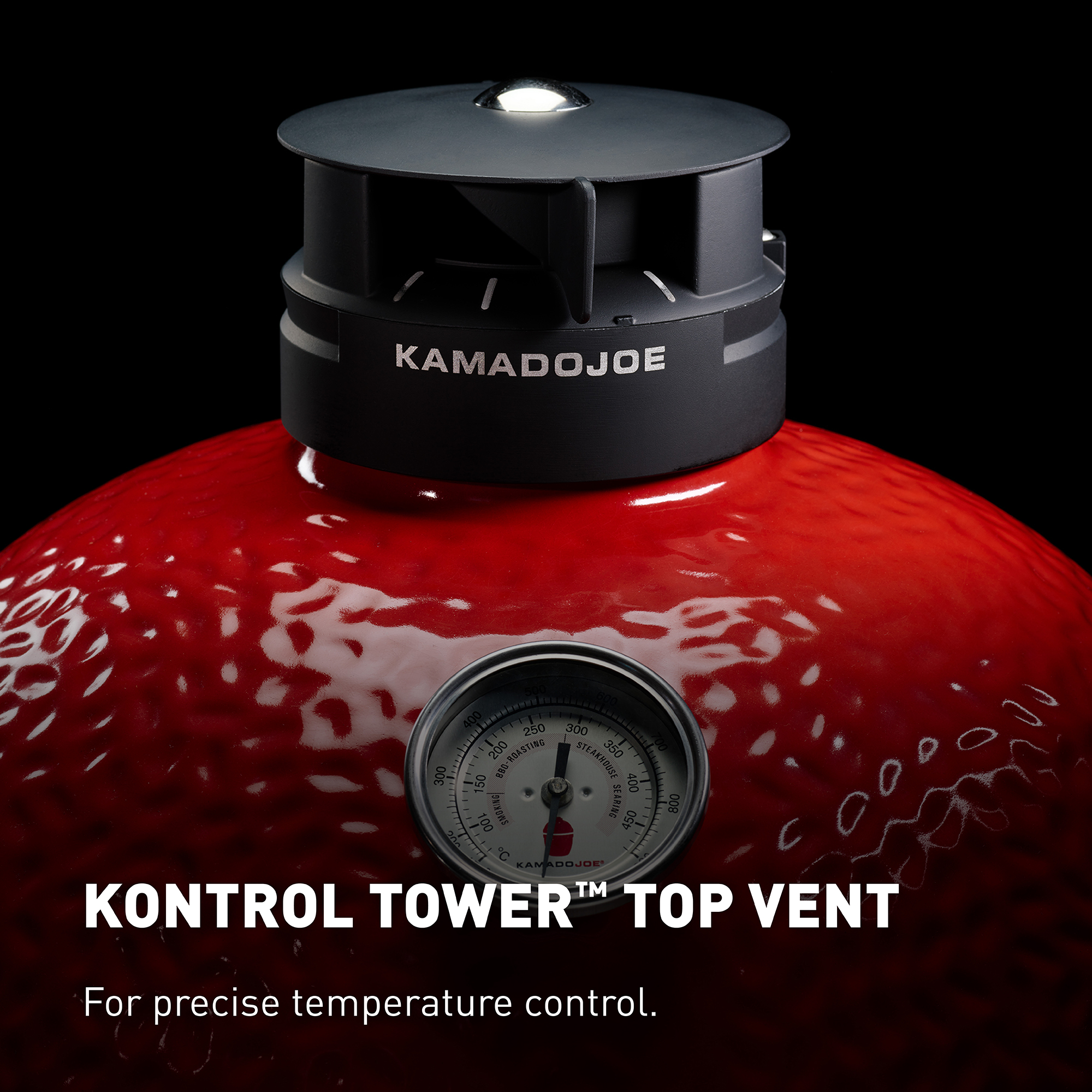 Detailansicht des Kamado Joe Keramikgrills mit Kontrol Tower Top Vent und Thermometer für exakte Temperaturkontrolle